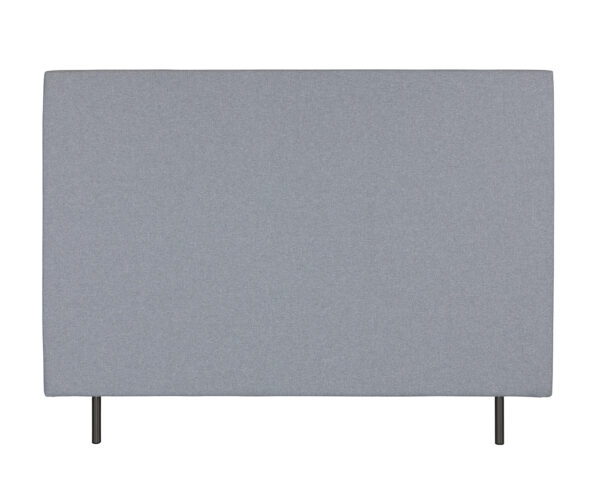 Blødt gråtæppe til senge i skræddersyet sengeramme, designet med fokus på komfort og æstetik. Perfekt til moderne soveværelser, skabt af SengeSnedkeren.