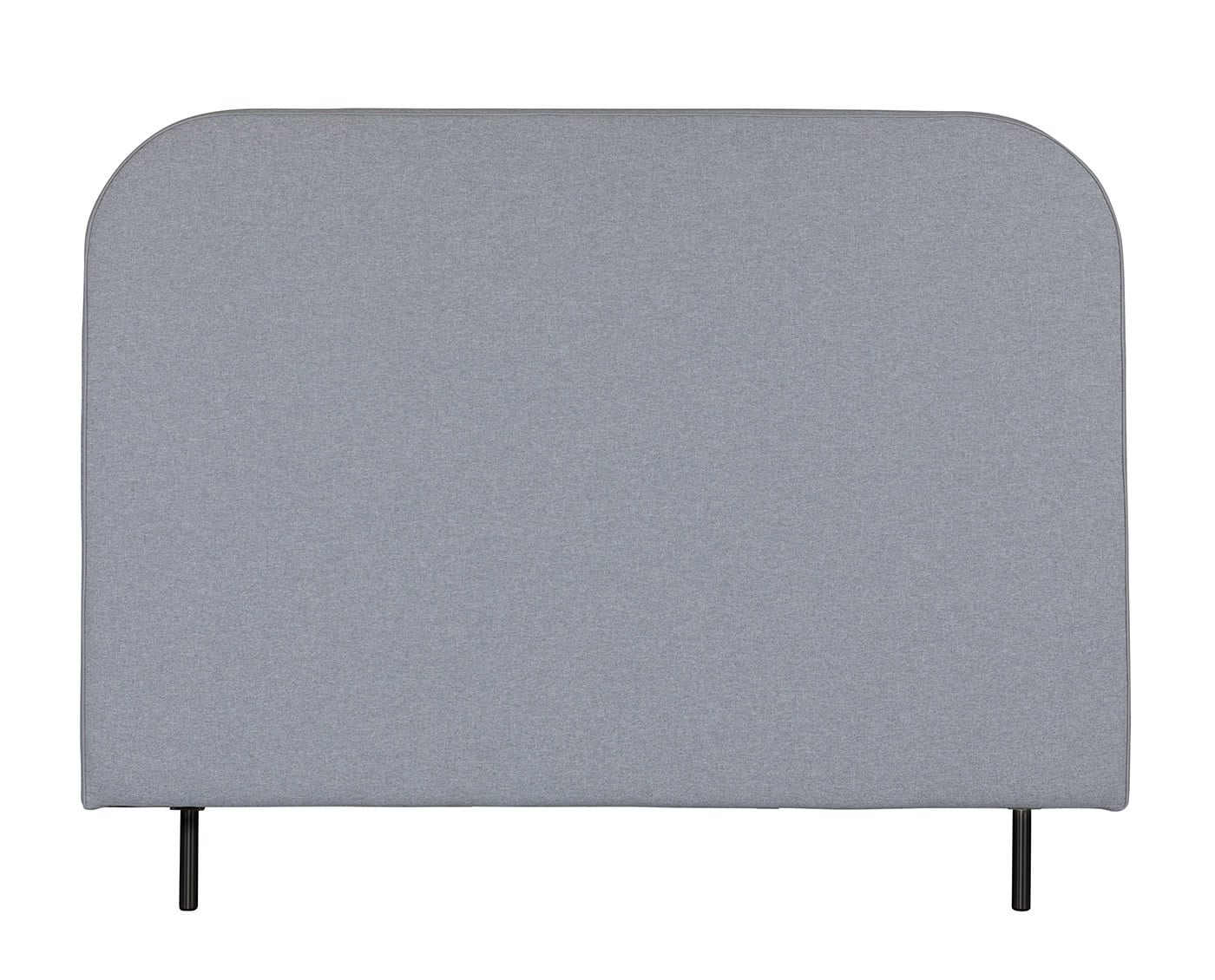 Elegantt sengeramme i gråt stof, designet til komfort og stil, perfekt til tilpassede soveværelser. Fremstillet af førende snedkere med fokus på kvalitet og holdbarhed.