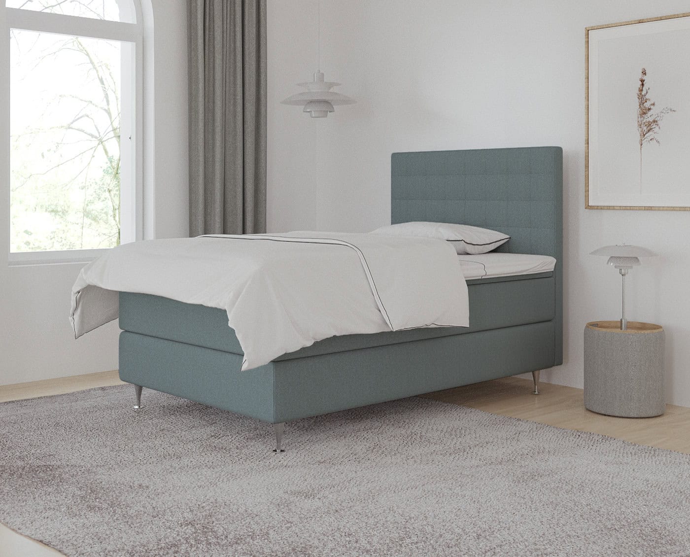 Eksklusivt sengeramme i blåt med moderne design, perfekt til soveværelset. Skræddersyet seng i høj kvalitet fra Sengesnedkeren, der kombinerer funktionalitet og stil.