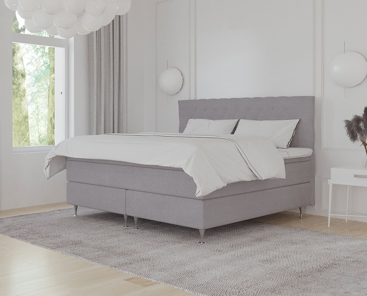 Elegantt sengen, designet af SengeSnedkeren, i moderne gråt med komfortabel madras og elegant tekstil, perfekt til en stilfuld soveværelsesindretning.