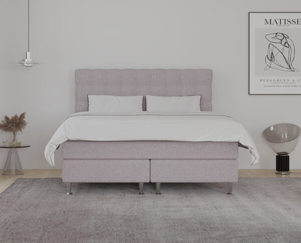 Senge snedkeri i minimalistisk stil med blødt lyserødt sengestel, moderne design, komfortabel og skræddersyet for optimal søvnoplevelse. Perfekt til moderne soveværelser.